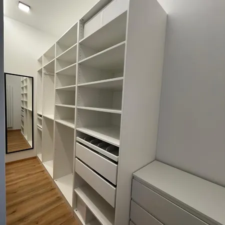 Stylish Apartment With Garden And Garage Parking