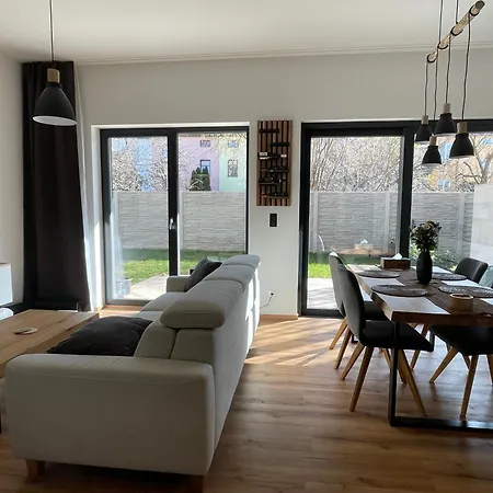 Stylish Apartment With Garden And Garage Parking *