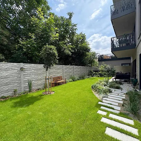 Stylish Apartment With Garden And Garage Parking *