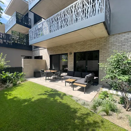 Stylish Apartment With Garden And Garage Parking Apartmán Brno